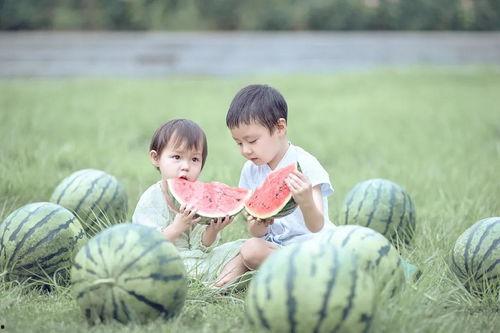 娃娃吃瓜生病,警惕夏日饮食安全