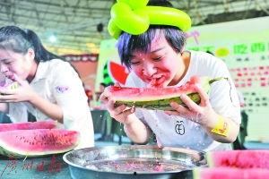 减压吃瓜,吃瓜解忧，轻松释放压力